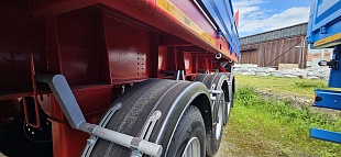 Бортовой полуприцеп Политранс 94171-011